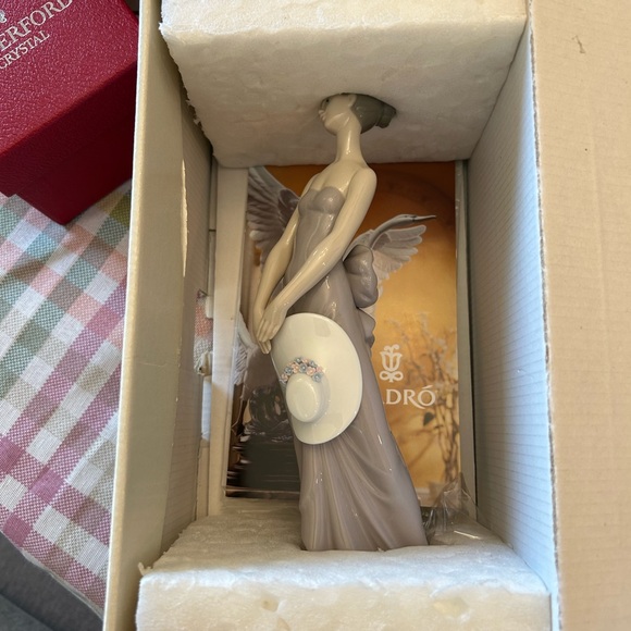 Vintage Lladro Figurine, Bridesmaid. #5598. - Picture 2 of 2